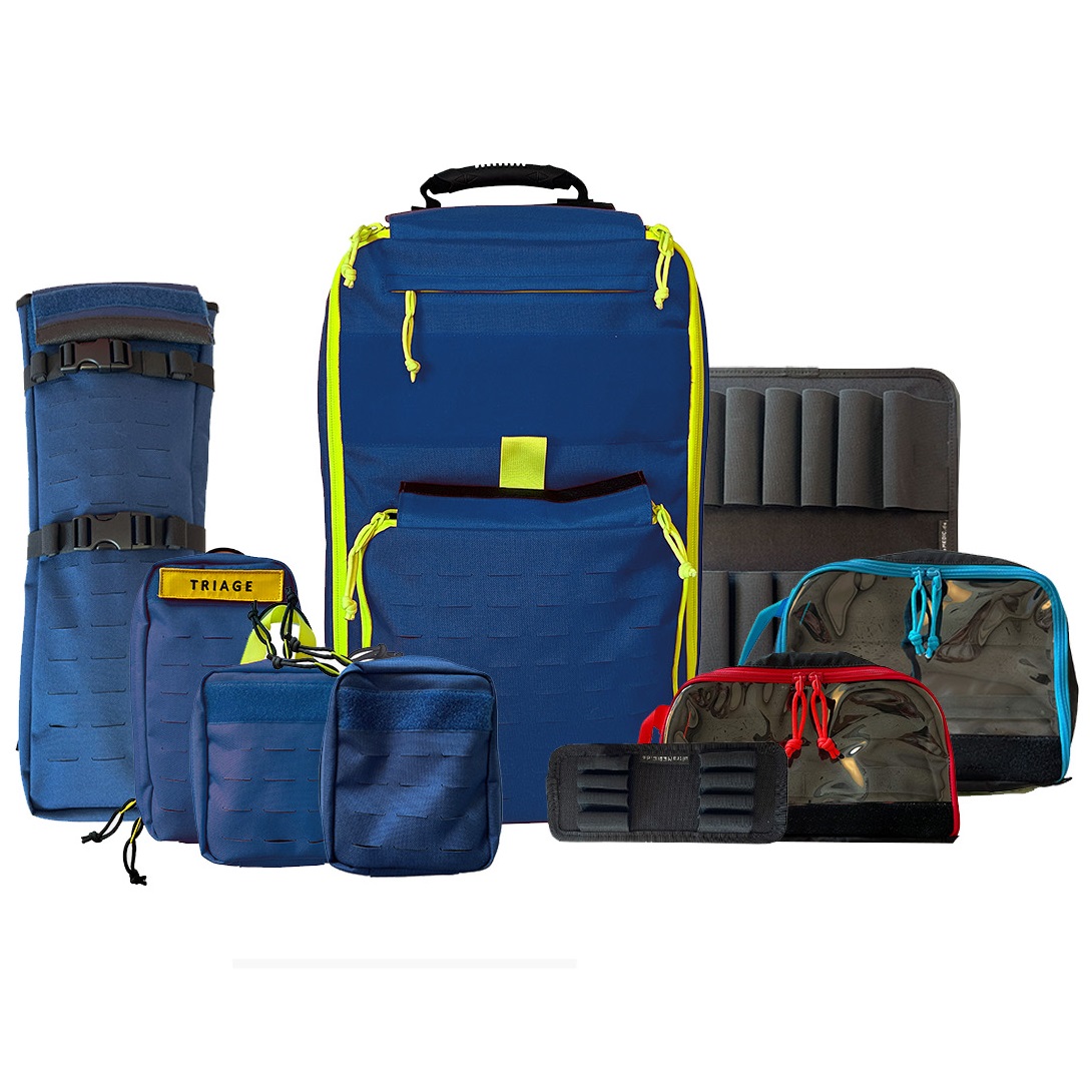 Sammlung blauer taktischer medizinischer Rucksäcke, Triage-Taschen und transparenter Ausrüstungsorganizer für Notfallhelfer.