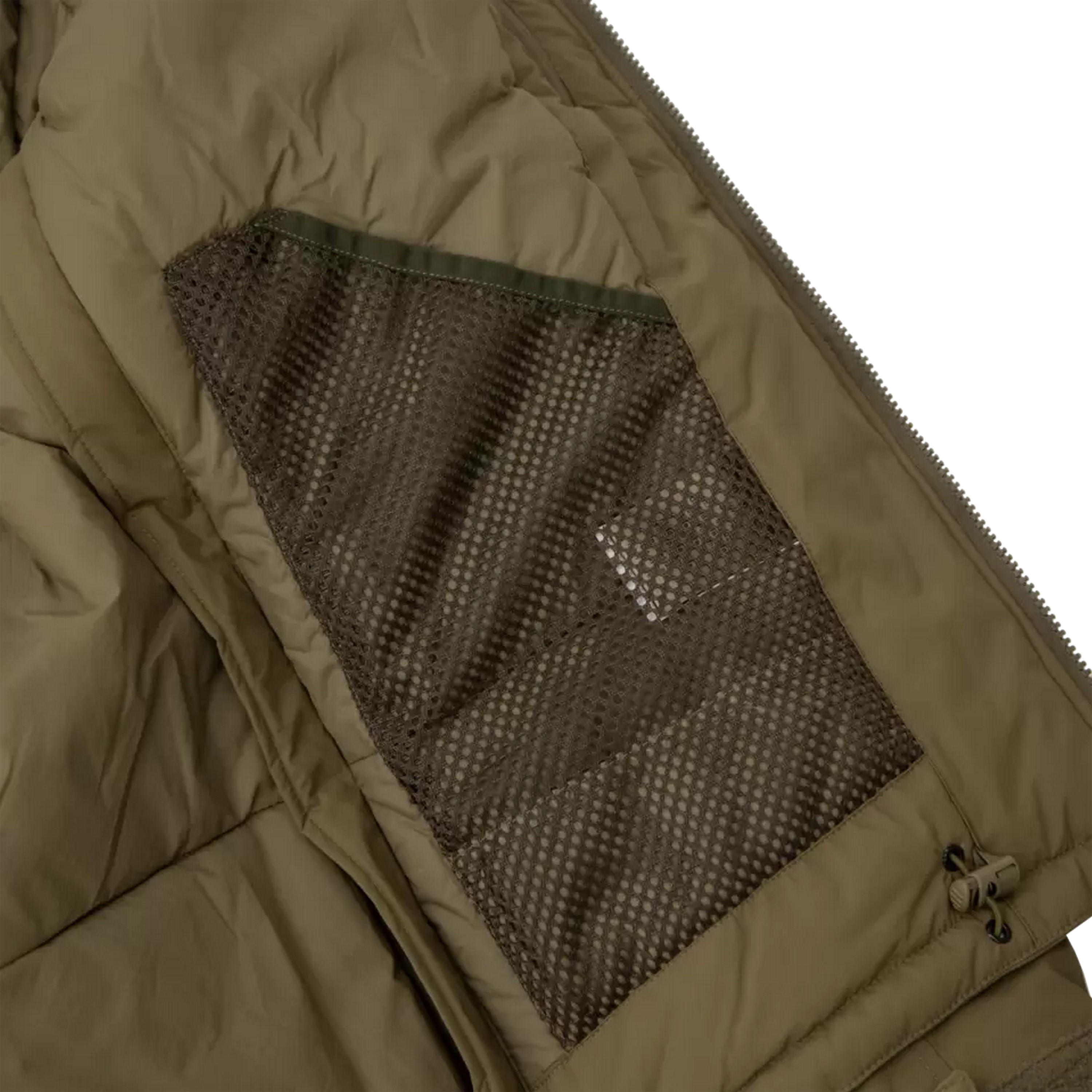 Innenansicht einer olivgrünen taktischen Jacke mit einer großen Netztasche und einem stabilen Reißverschluss vorne.